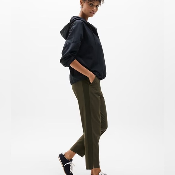 Athleta Dark Green Wrinkle-resistant, stretch fabric Size 6P - Picture 10 of 11